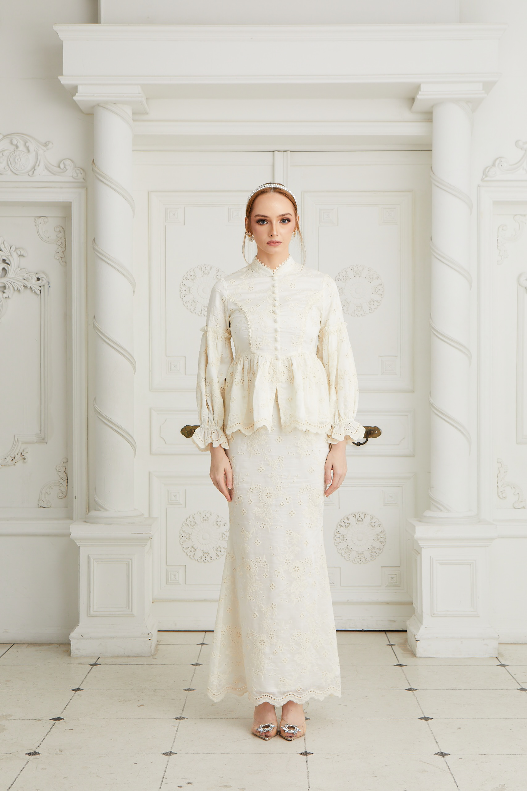 l0711 Iris Kurung Nude Cream - Image 1